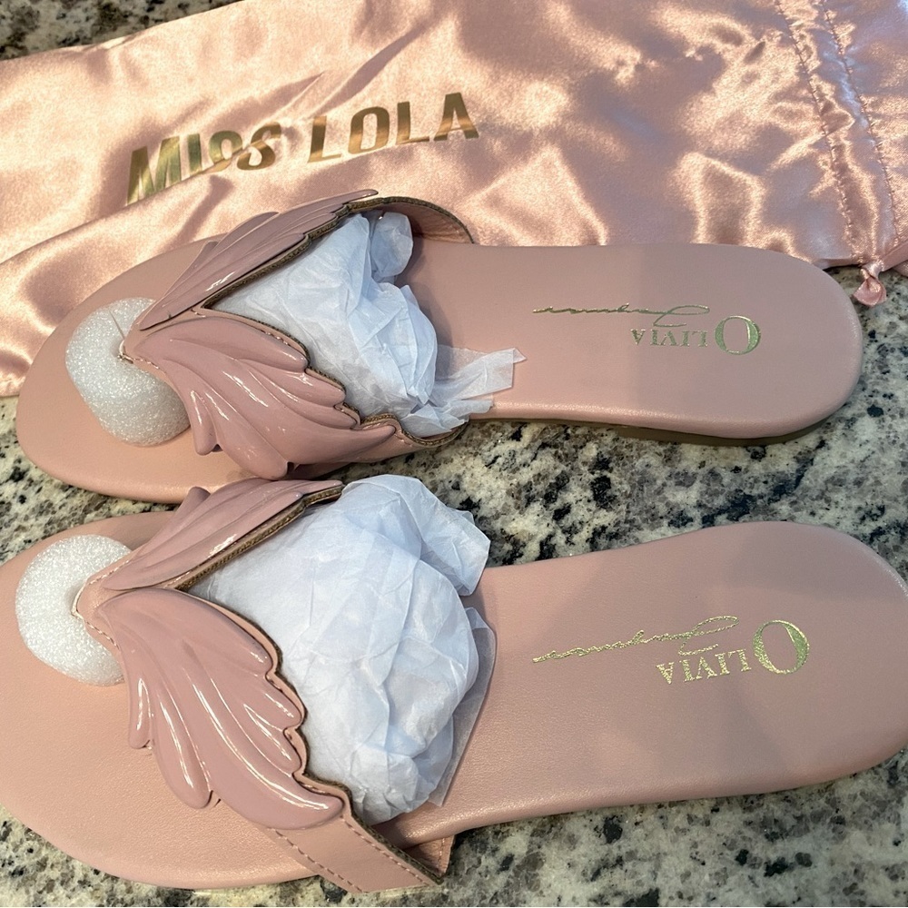 New Pink wing sandals size 6​​​​​​​​